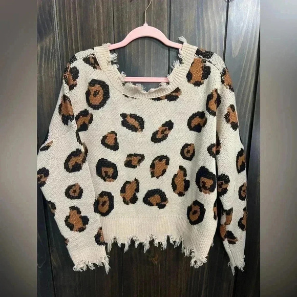 Miracle Wild About You Cheetah Print Distressed V-Neck Cropped Sweater Size S/M - Picture 9 of 9